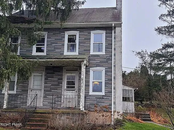 395 Holtzman Rd, Reinholds, PA 17569