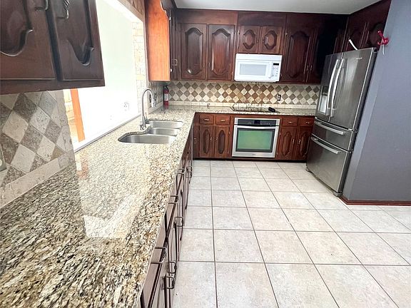 5th image of 100 Brentwood Pl