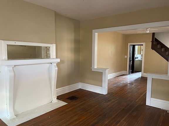 4th image of 2420 Indianola Ave