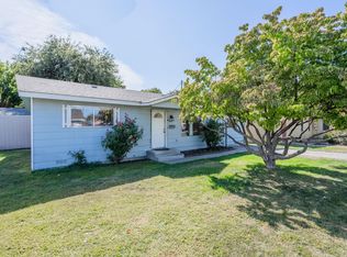 408 E 2nd St, Grandview, WA