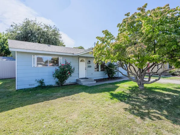 408 E 2nd St, Grandview, WA 98930