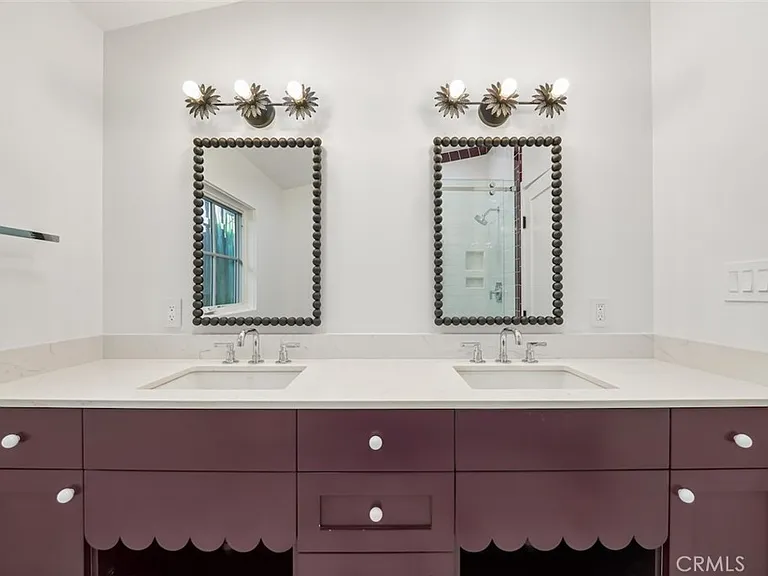 2549 N Beachwood Dr — Photo 14