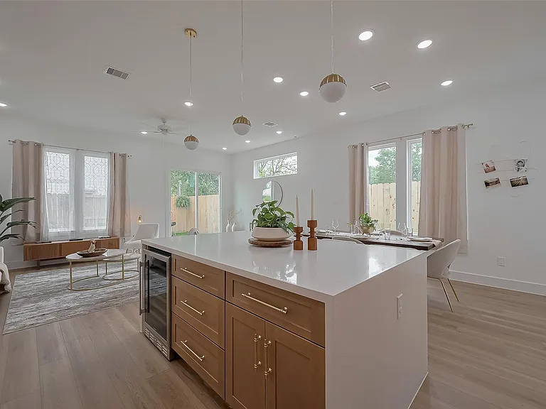 776 Mansfield St — Photo 16