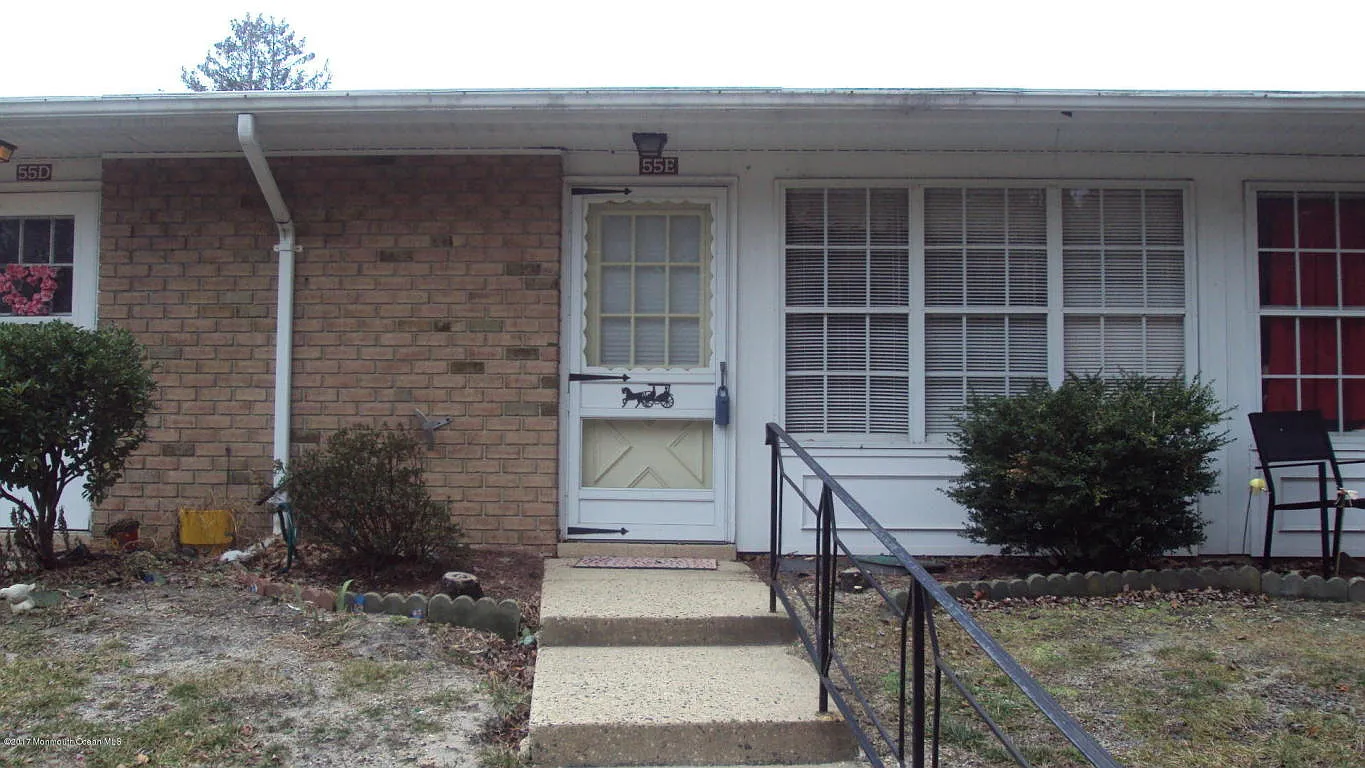 55 E Edinburgh La photo 1
