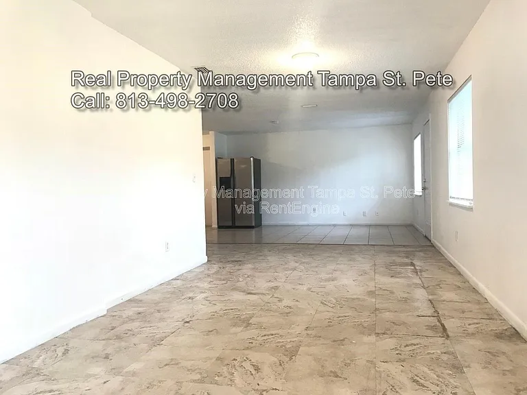 8404 N Mulberry St — Photo 2
