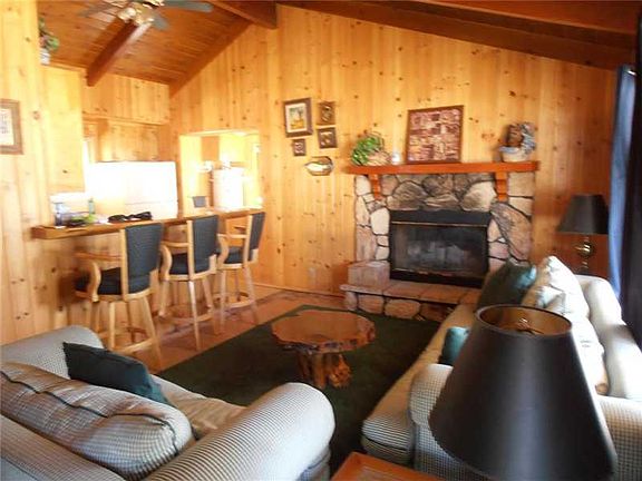 3rd image of 213 W Meadow Ln