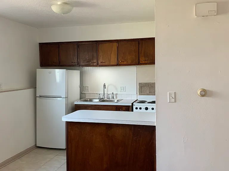 310 NW State St #4 — Photo 1