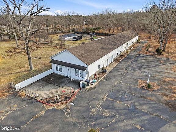 5th image of 2384 Winslow Rd