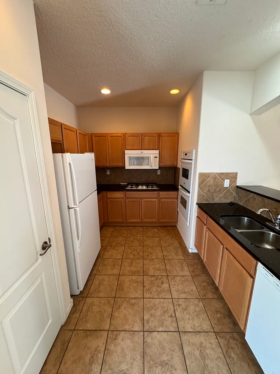 Building Photo - 4222 Plaza Sonata