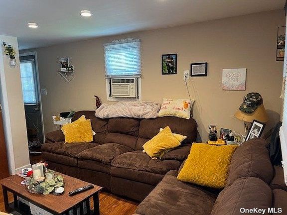 2nd image of 34 Halfcircle Dr
