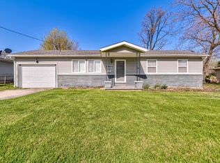 1305 S Cedarbrook Ave, Springfield, MO 65804