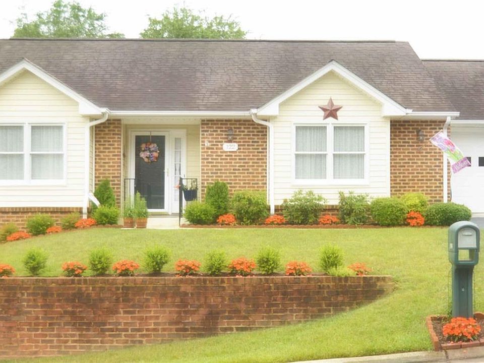 1st image of 122 Village Park Ct