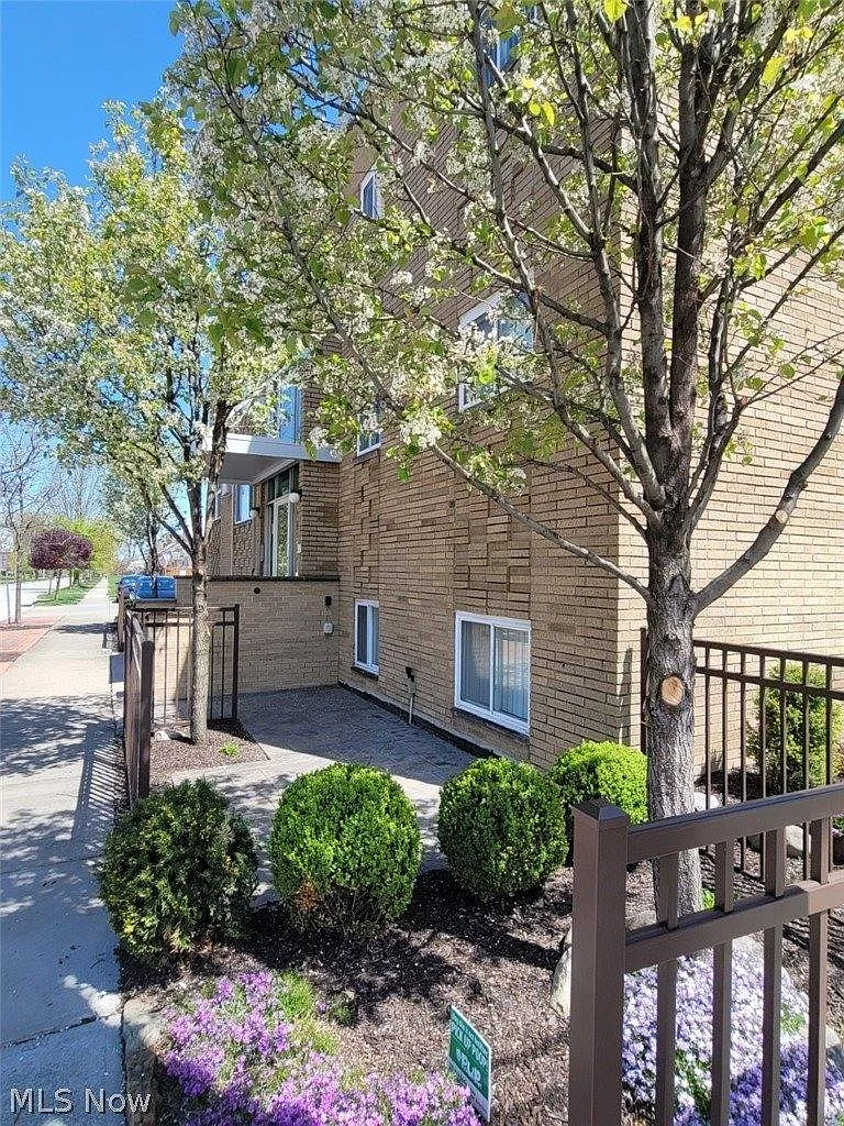 1 bed, 715 sqft, $1,090 — Photo 2