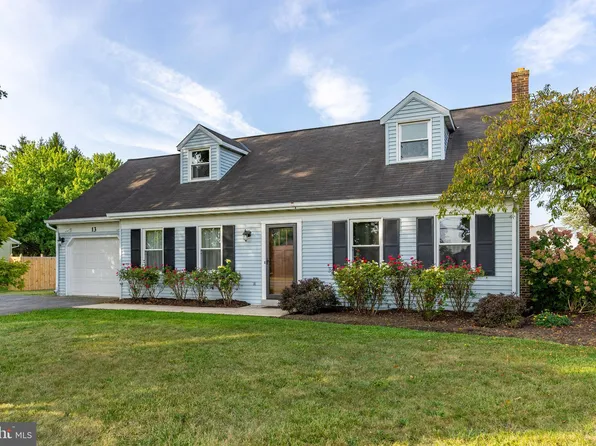 13 E Mohler Church Rd, Ephrata, PA 17522