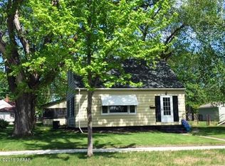 105 S Oregon Ave, Morris, MN 56267