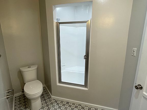 5th image of 2669 Waverly Dr