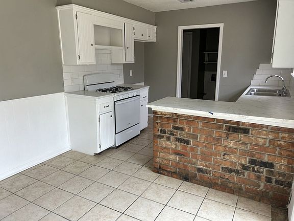 5th image of 901 Meadowgreen Dr