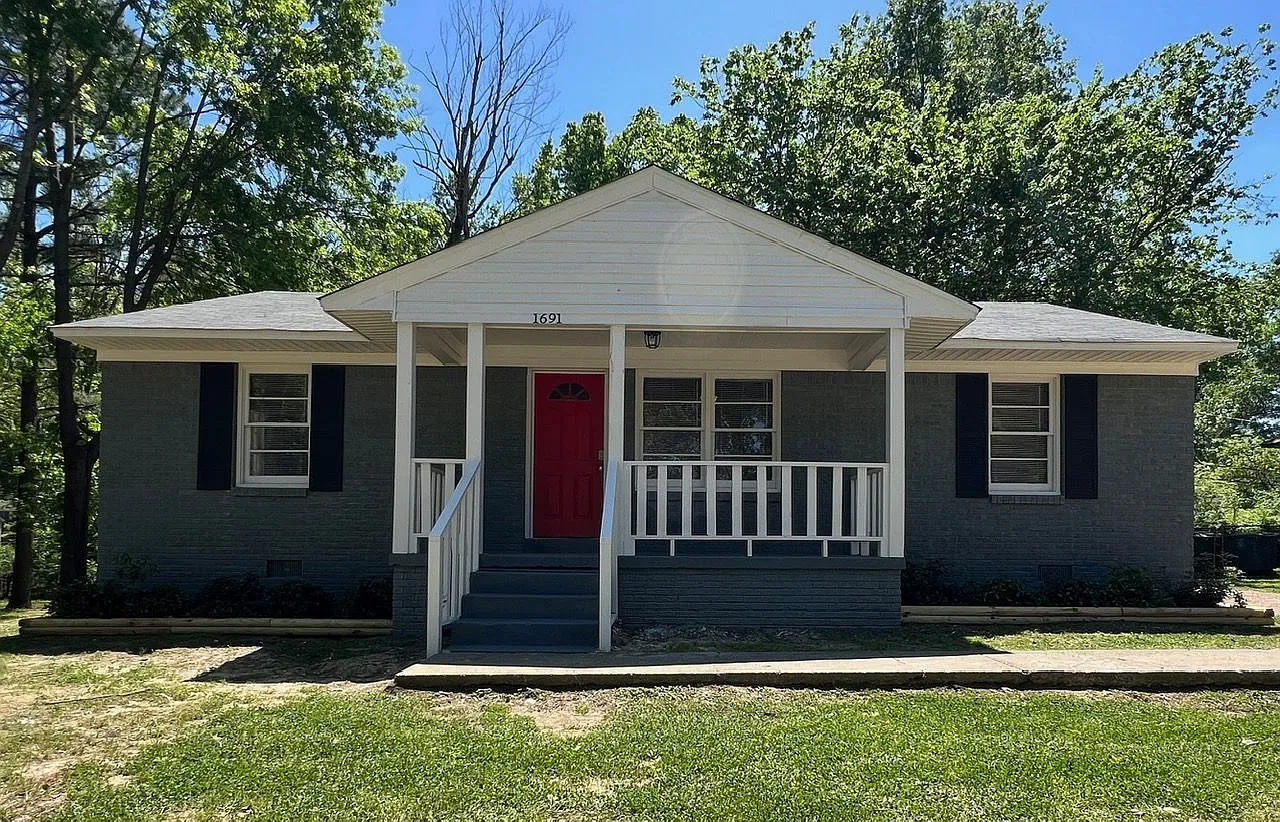 1691 Paullus Ave — Photo 1