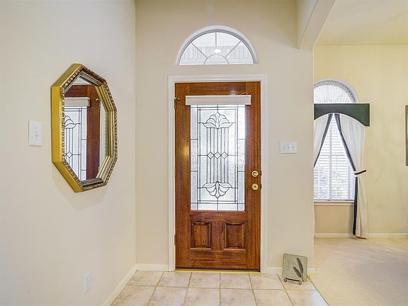 5th image of 812 Oak Estates Ct