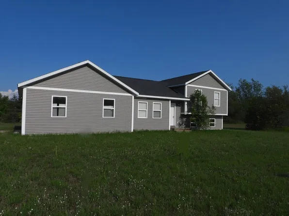 10969 Elizabethtown Dr, Interlochen, MI 49643