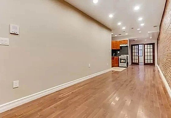 4th image of 802 Mac Donough St #1R