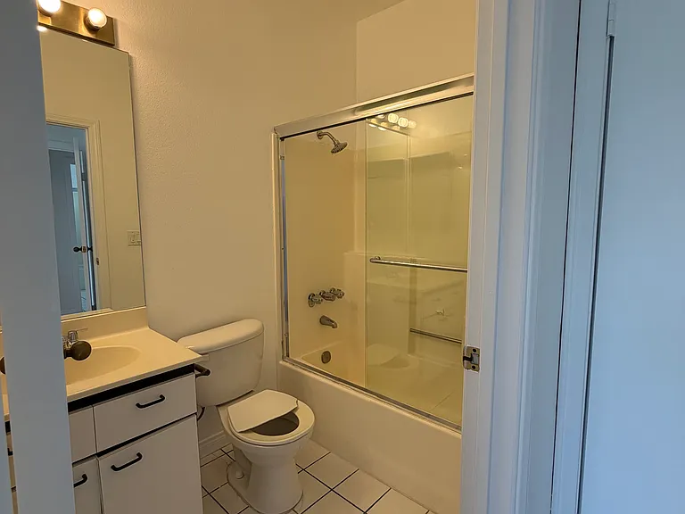923 S Shenandoah St #4 — Photo 6