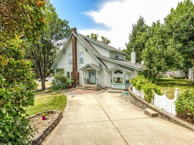 127 4th Ave, Gold hill, OR, 97525