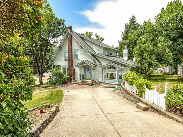 127 4th Ave, Gold Hill, OR 97525