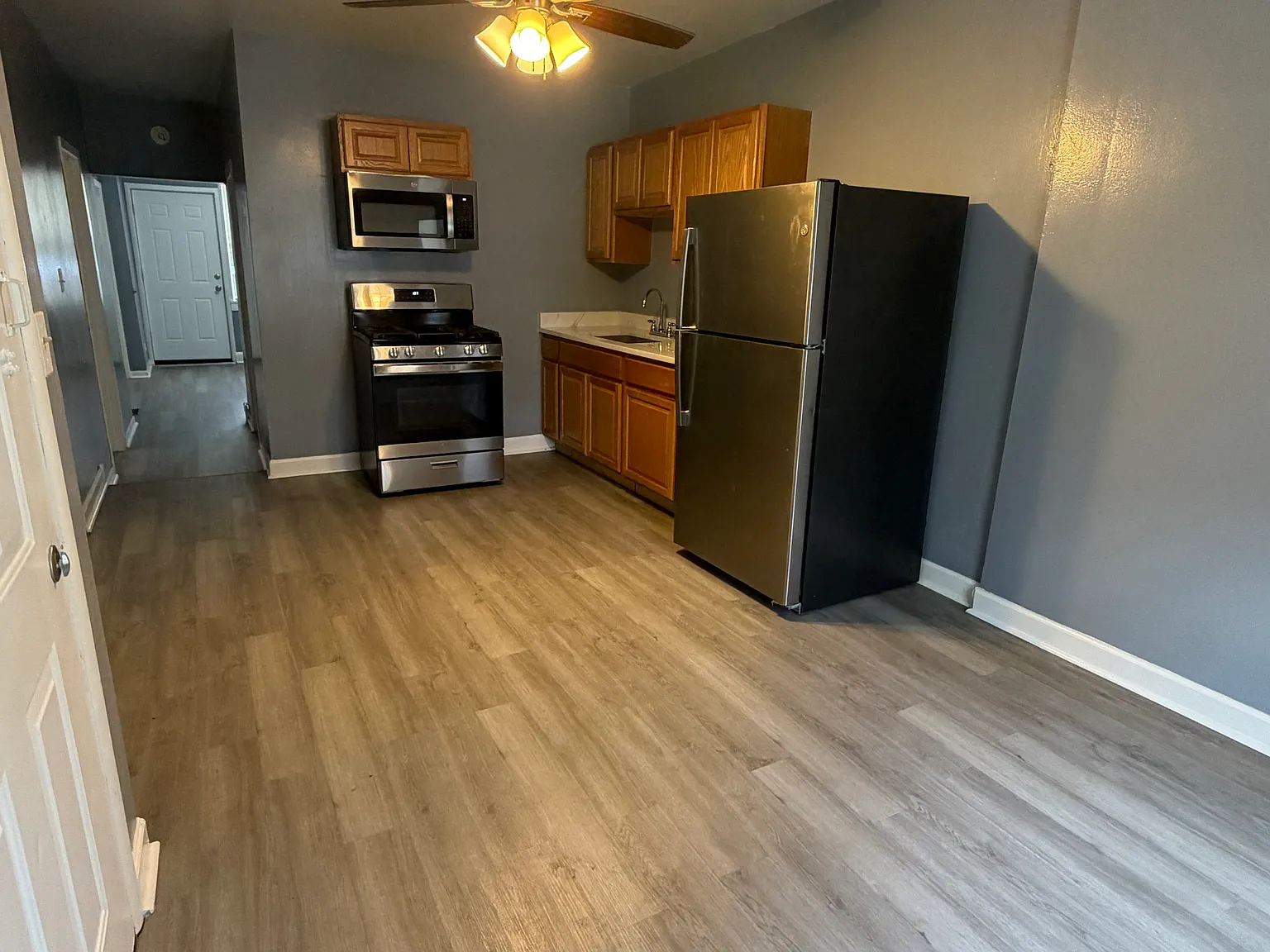 3 bed, 1200 sqft, $2,200 — Photo 3