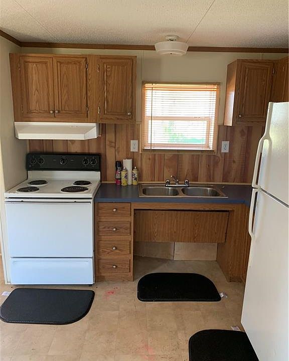2nd image of 901 Beach Rd