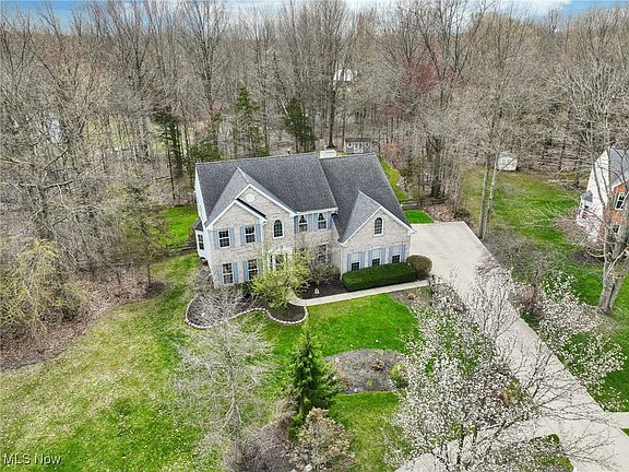 2nd image of 3304 Persimmon Ln