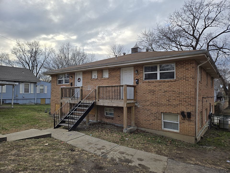 Exterior front (top right apartment)