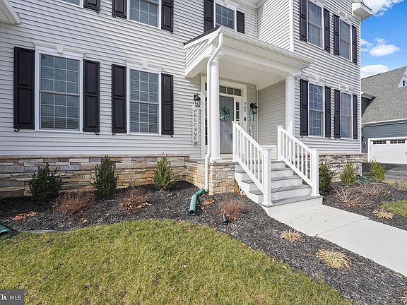 4th image of 765 Idlewyld Dr