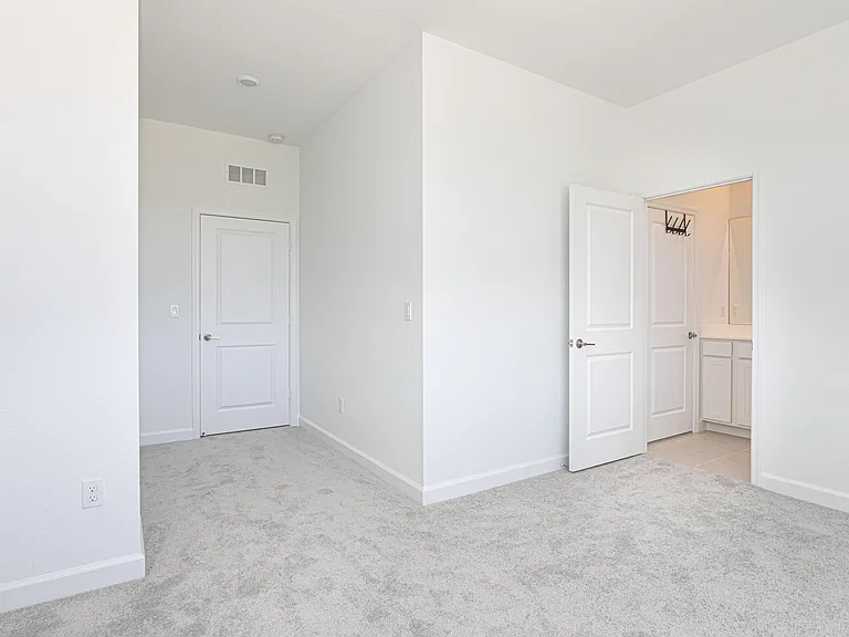 503 SE Rivergrass St — Photo 36