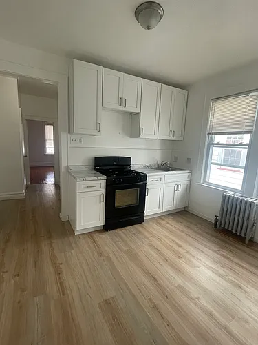 305-307 Kerrigan Blvd #2R Photo 1