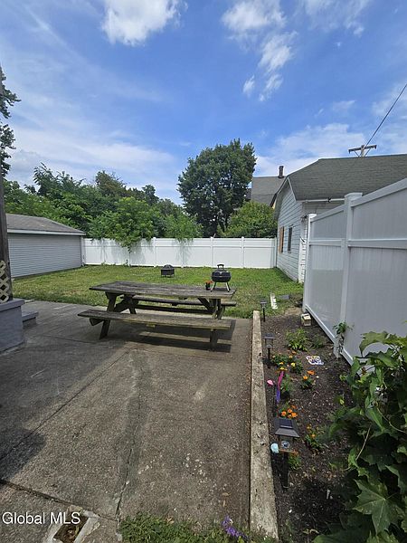 3rd image of 733 Mason Street