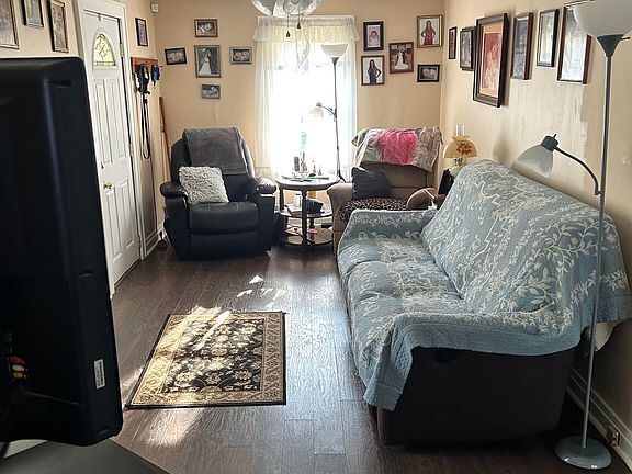 5th image of 2220 E Dudley Ave