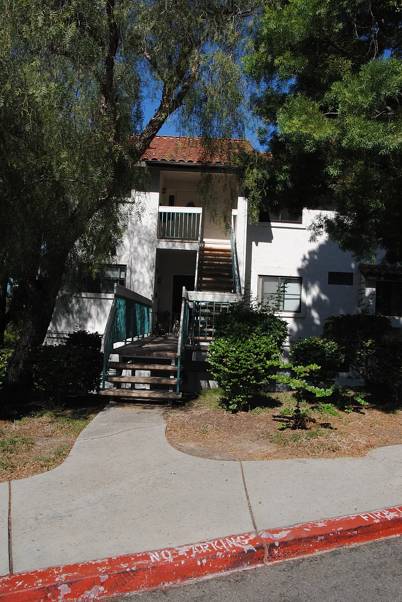 Building Photo - 16376 Avenida Venusto #E