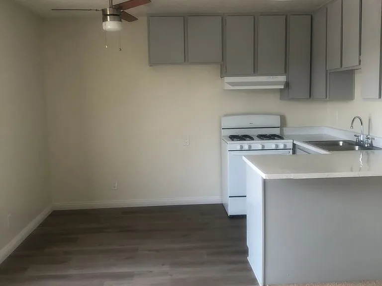 Lake Street Apartments — Photo 22