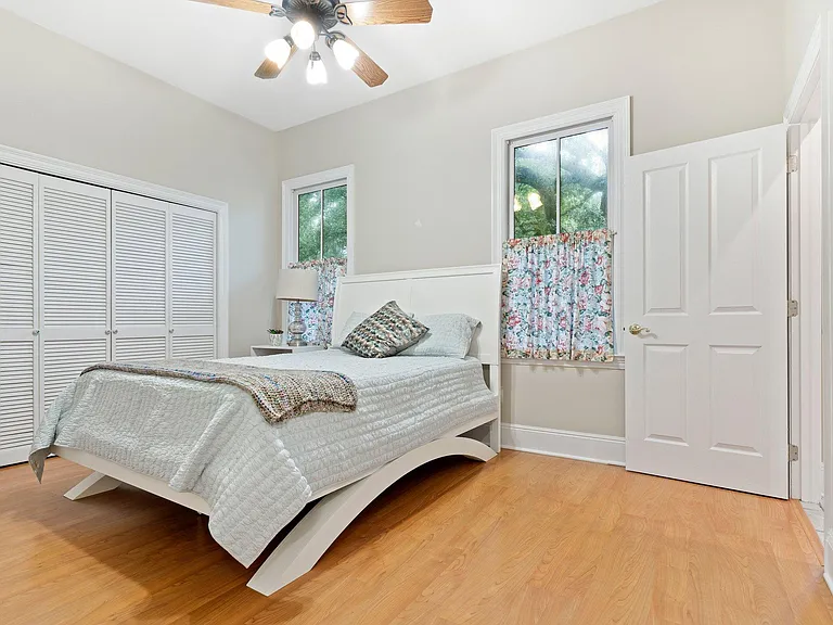 21414 Mary St — Photo 17