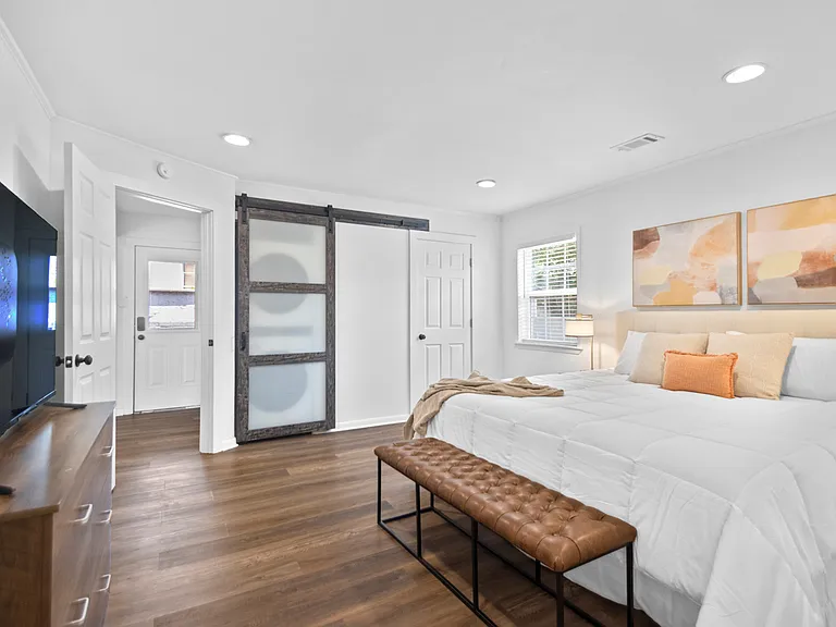 1801 N Polk St — Photo 30