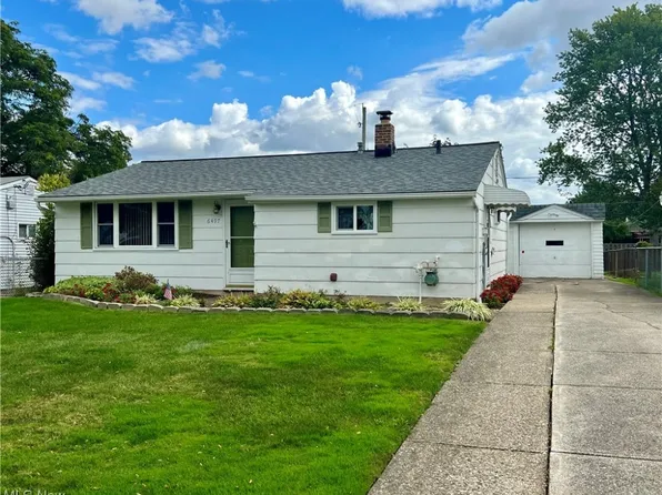 6497 Sandfield Dr, Brookpark, OH 44142