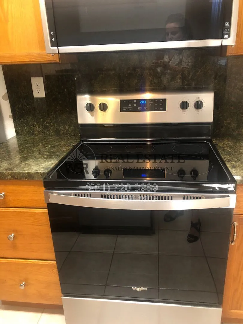 2 bed, 1.0 bath, 810 sqft, $2,000 — Photo 4
