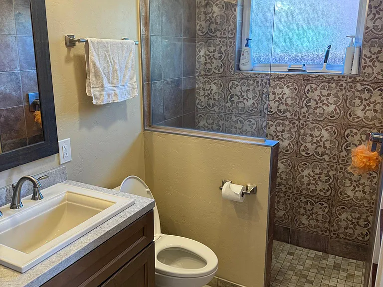 2048 E 6th St #2048 — Photo 13
