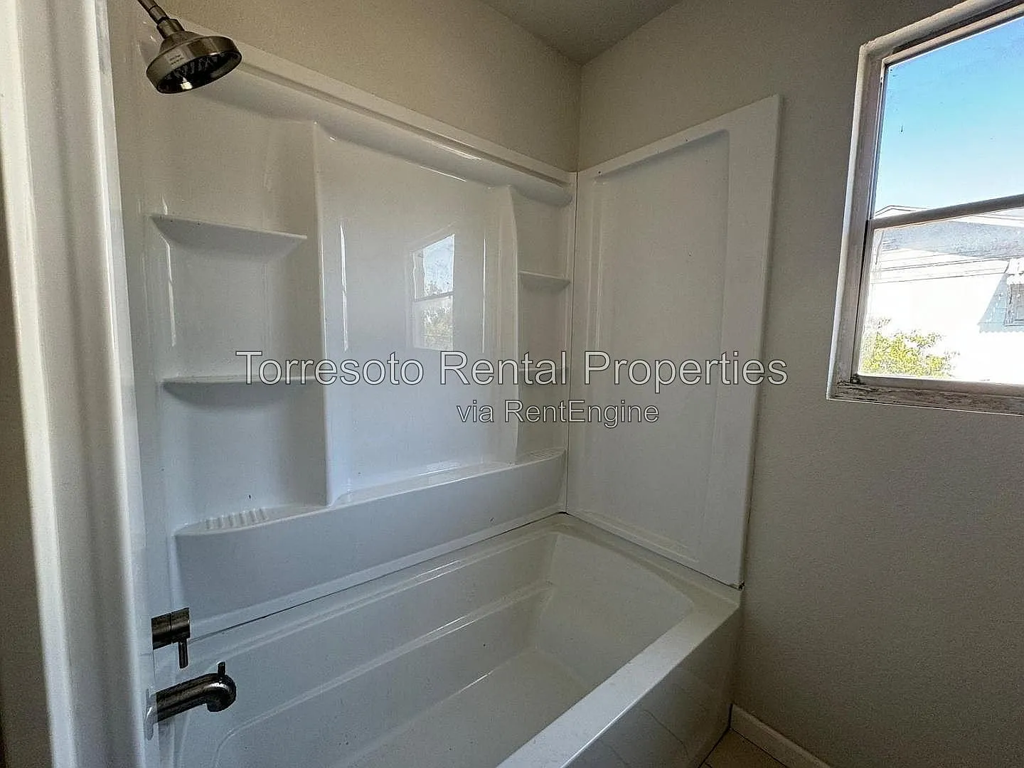 3 bed, 1.0 bath, $1,250 — Photo 4