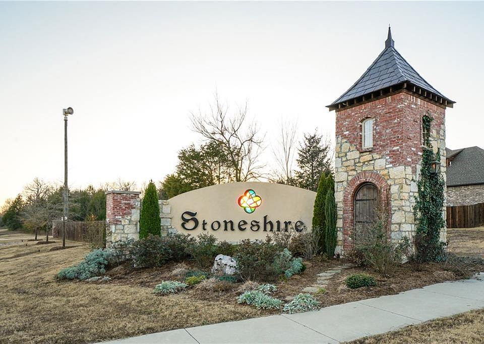 2nd image of 8512 Gatehouse Way