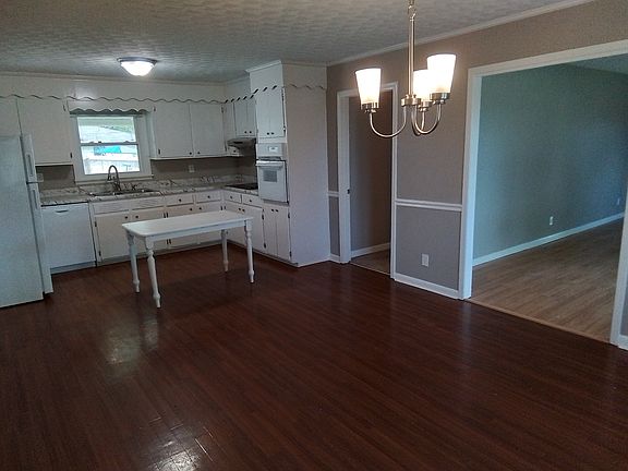 2nd image of 400 Grove St