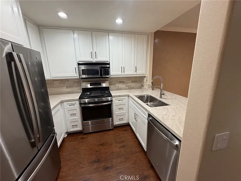 27 Tradewinds — Photo 7