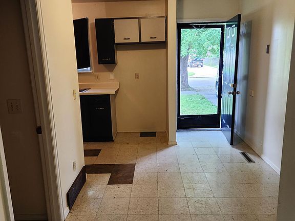 5th image of 1310 Hiland St #1