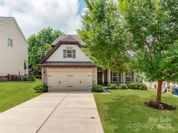 108 History Ln, Statesville, NC 28677